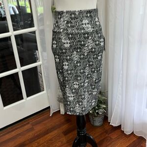 Lularoe Cassie skirt size extra small black-and-white